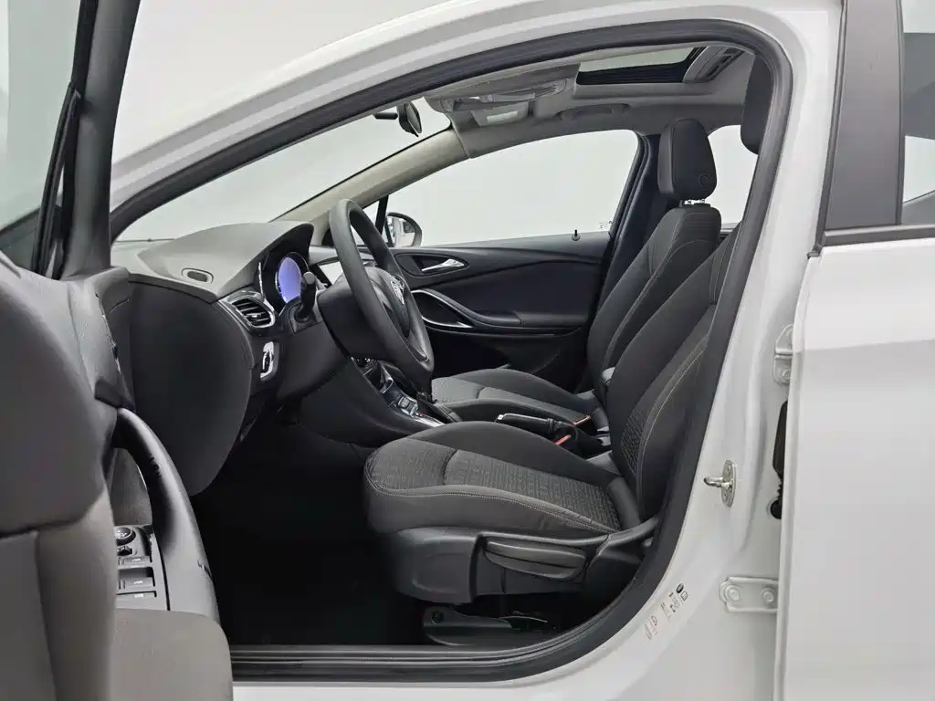 Photo 10 - Buick Verano