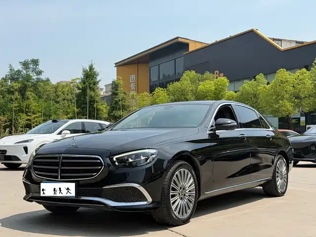 Mercedes-Benz E-Class 2023 E 300 L Luxury — фото 1
