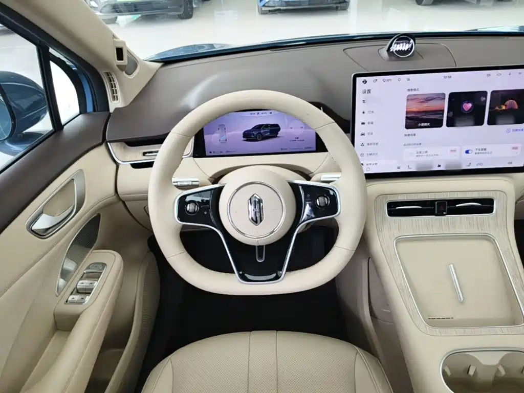 صورة 11 - Shangjie SUV