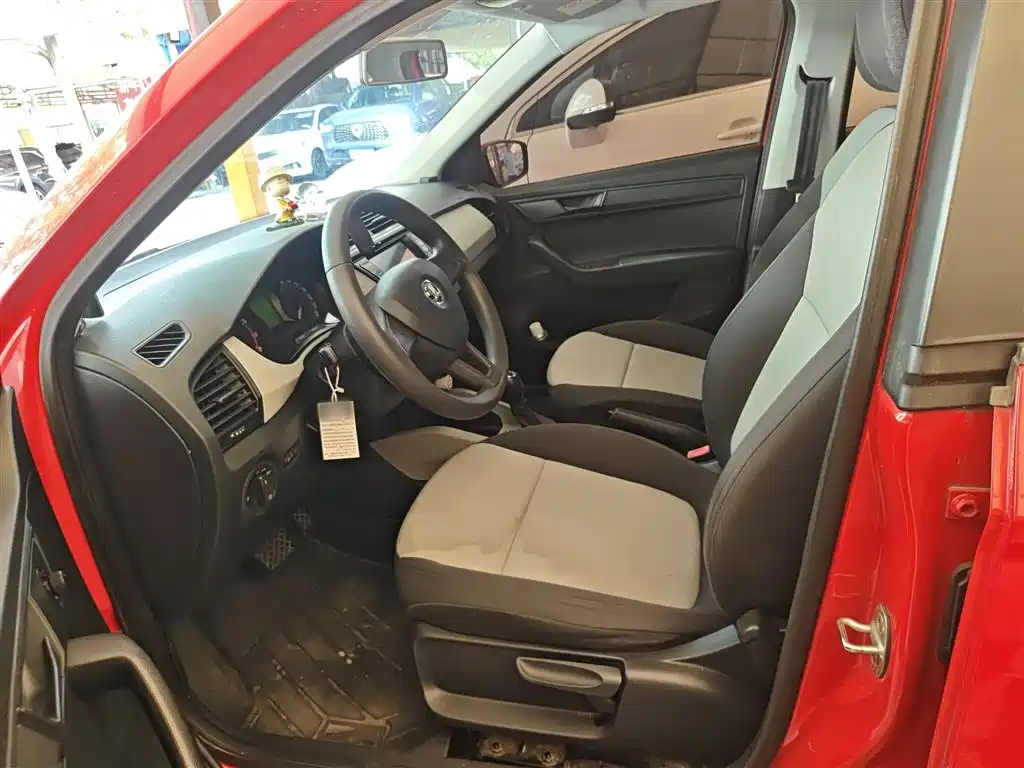 Škoda Fabia 2015 1.4L Automatic Advance Edition фото 8
