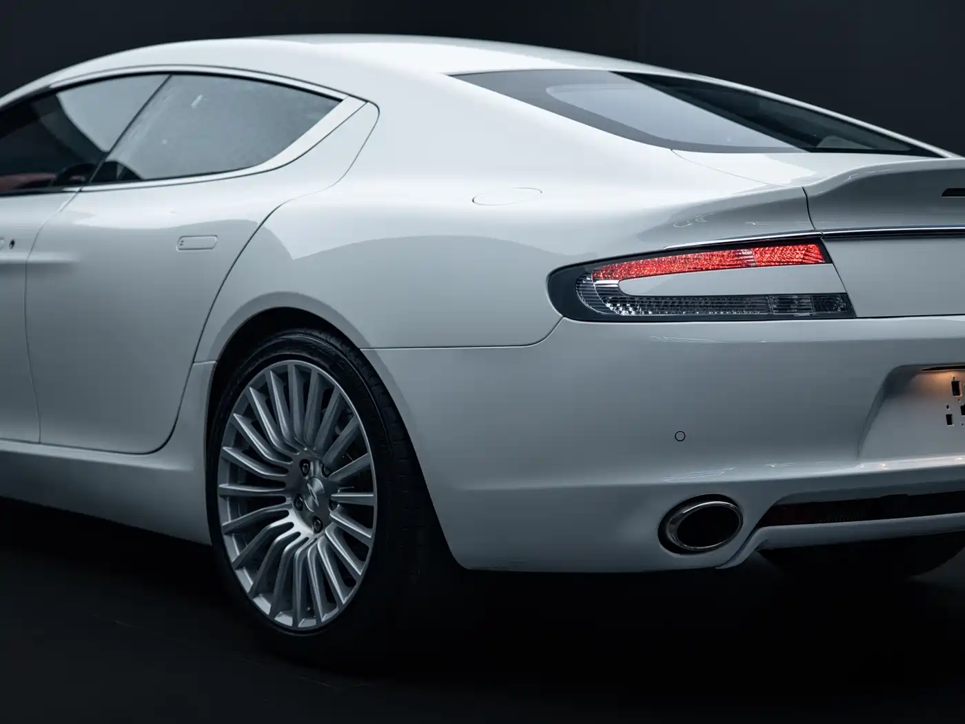 Фото 33 - Aston Martin Rapide