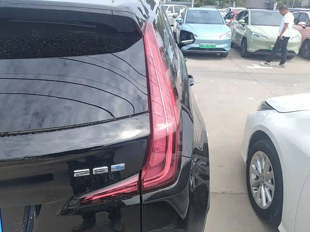 Cadillac XT4 2022 2022 28T FWD Luxury