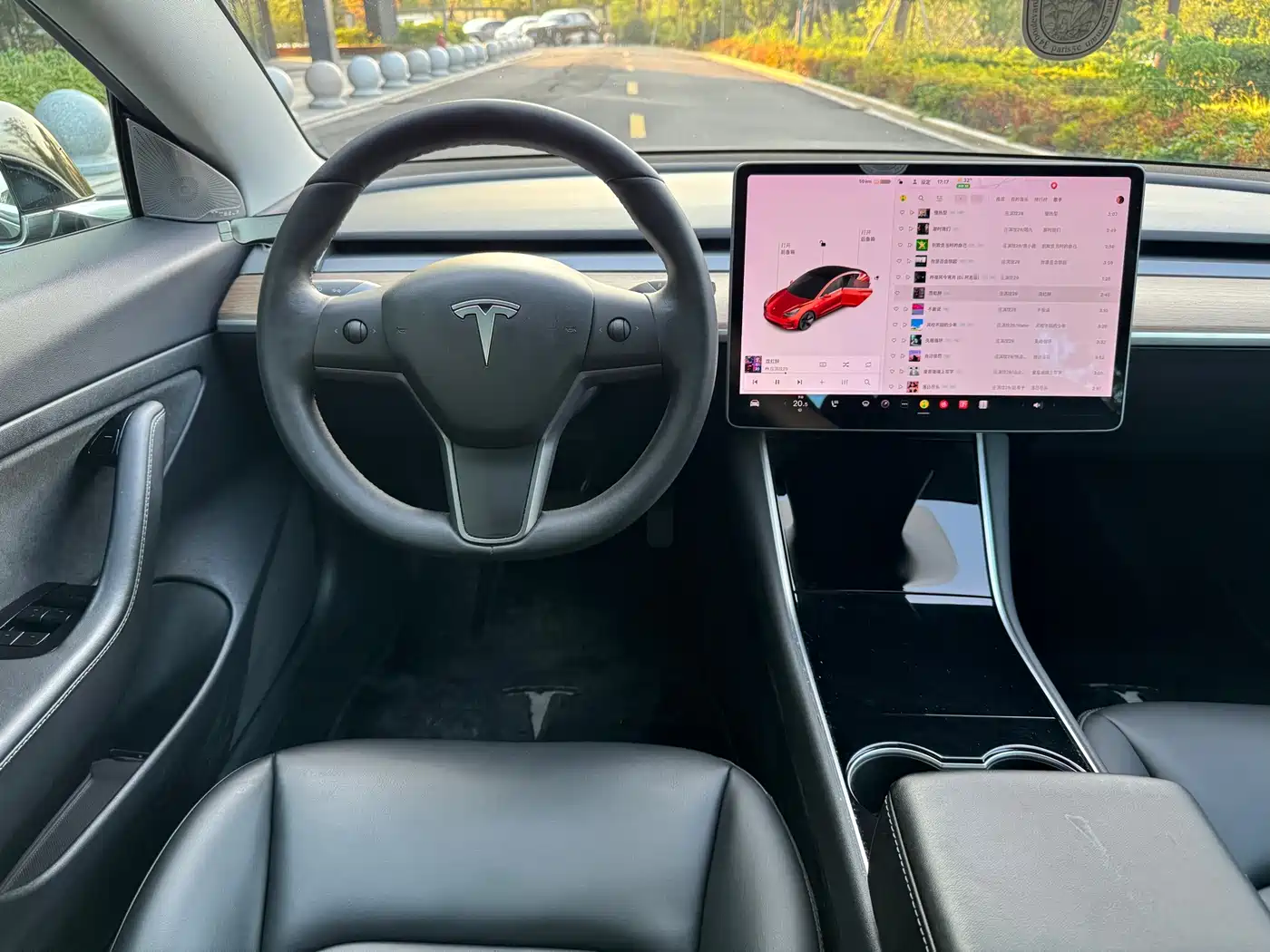 TESLA MODEL 3