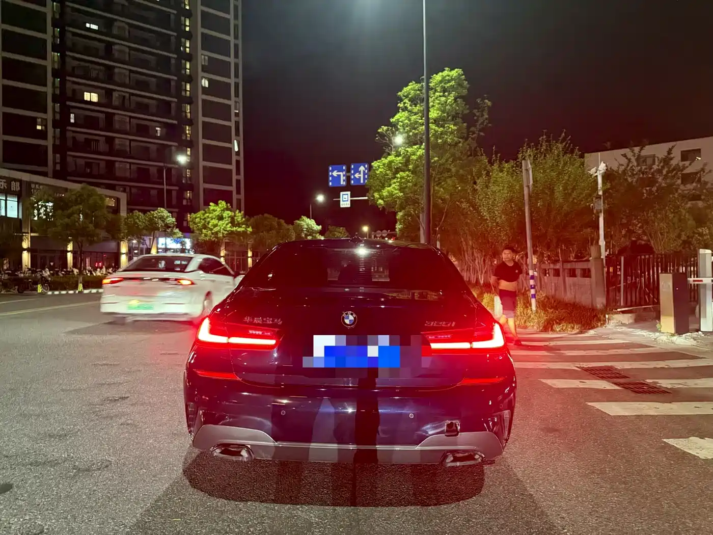 Фото 18 - BMW 3 Series