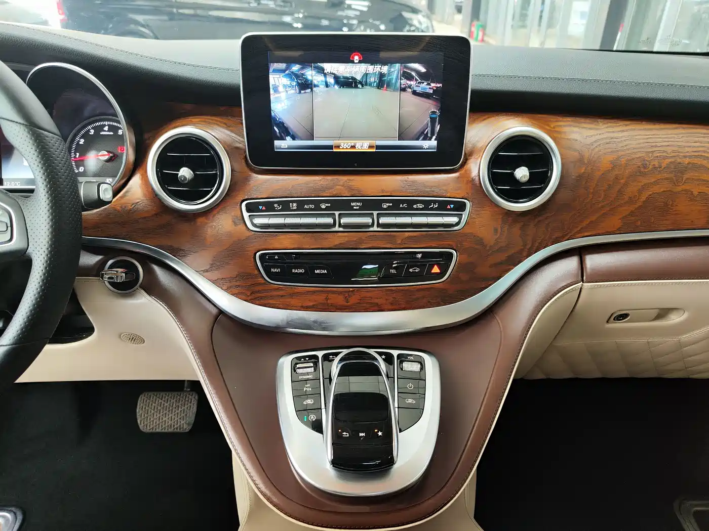 Mercedes-Benz V-Class 2018 V 260 L Premium Long Wheelbase Edition China VI фото 11