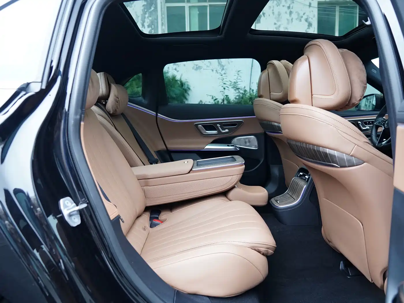 Mercedes-Benz E-Class 2024 Model E 300 L Luxury фото 5