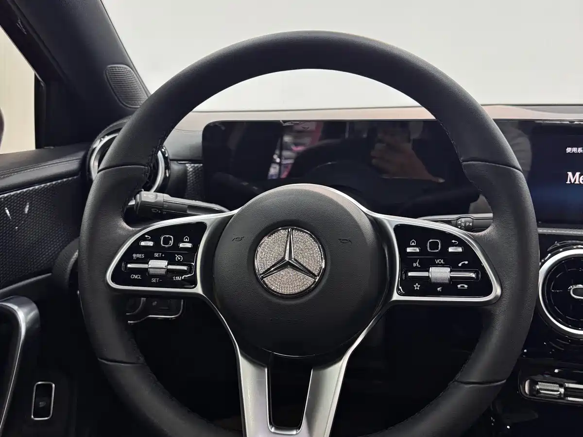 Mercedes-Benz A-Class 2021 A 200 L Sport Sedan Dynamic Type фото 16