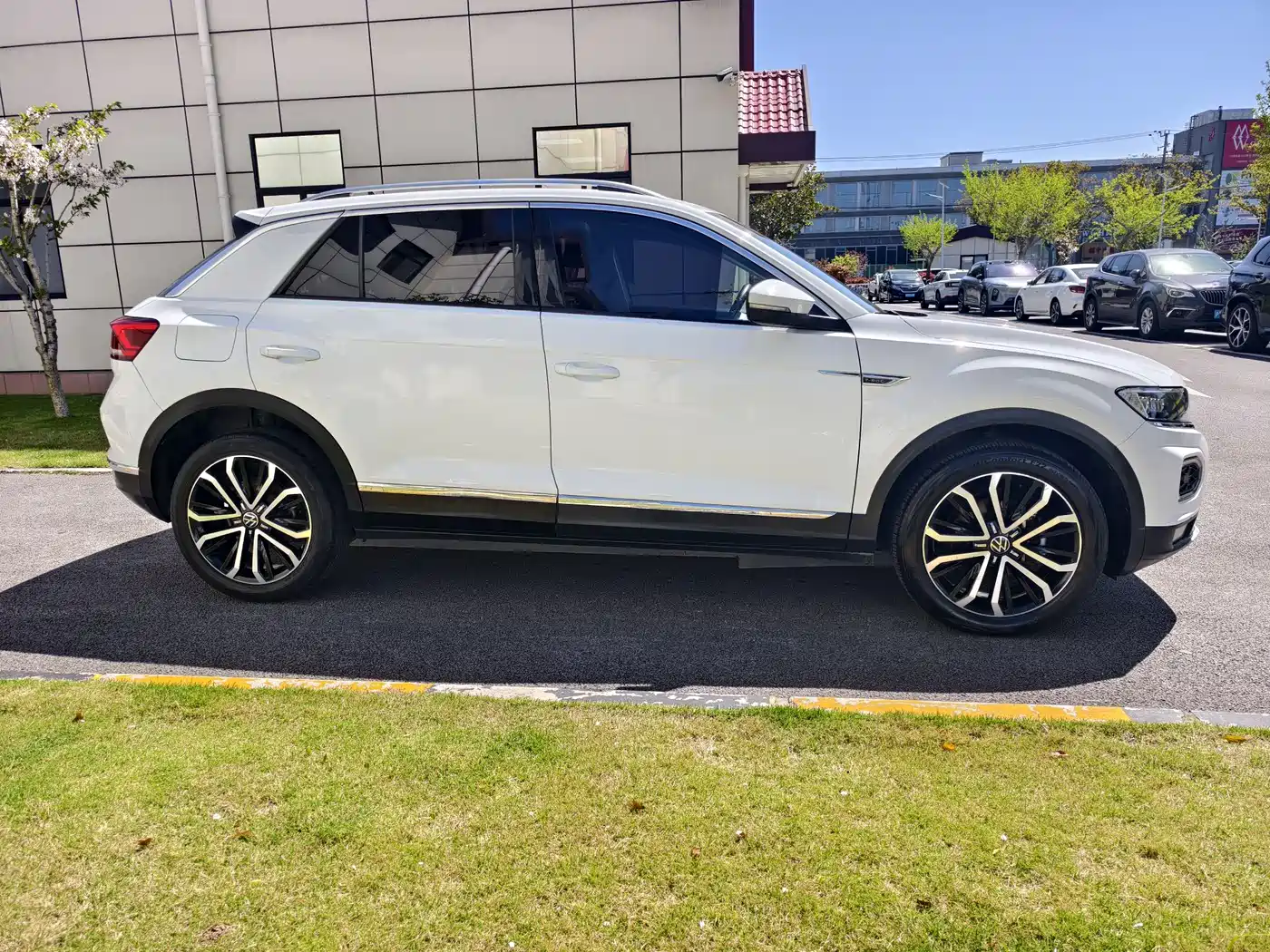 Volkswagen T-ROC 2022 280TSI DSG 2WD Comfort PLUS фото 4