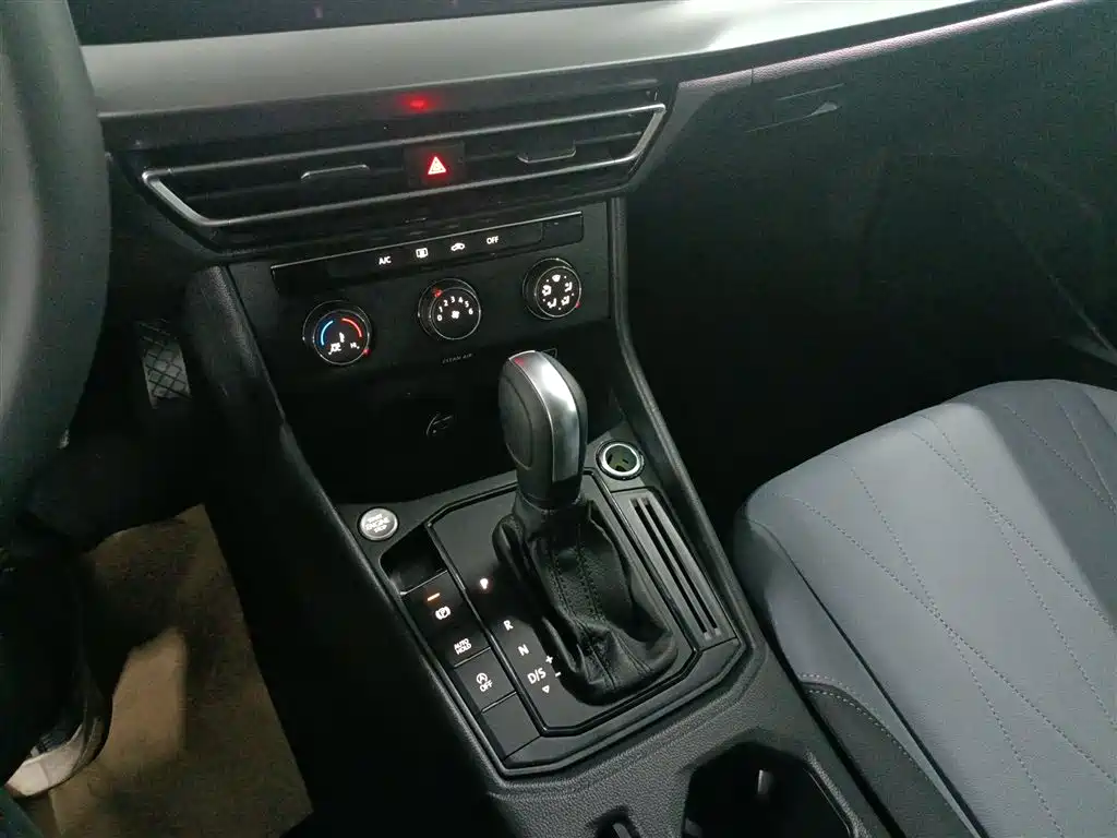 Volkswagen Lavida 2024 Model 1.5L Automatic Starlight 5 Million Edition фото 14