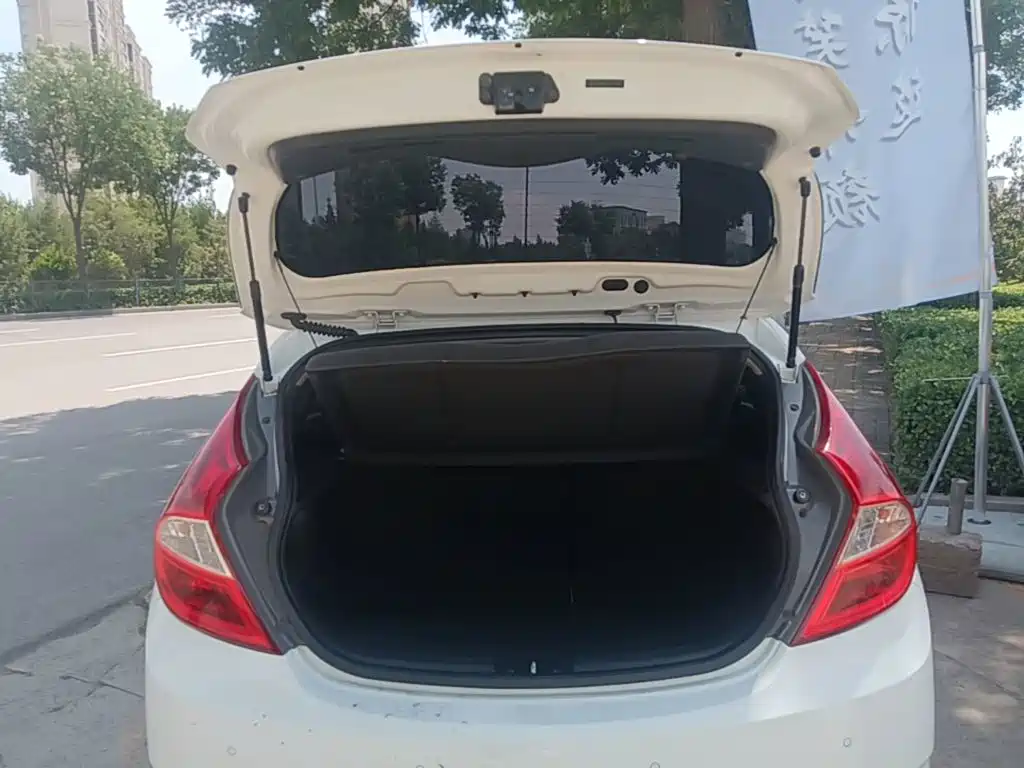 Hyundai Reina 2016 2016 1.4L Automatic GLX Leading