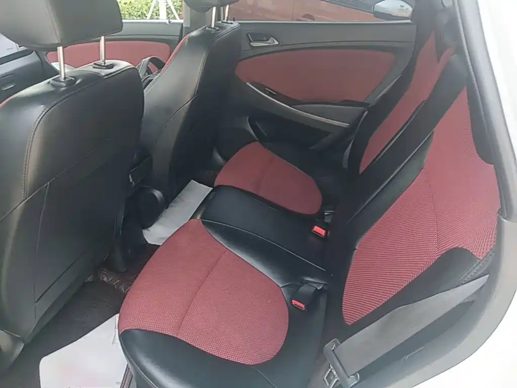 Hyundai Reina 2016 2016 1.4L Automatic GLX Leading