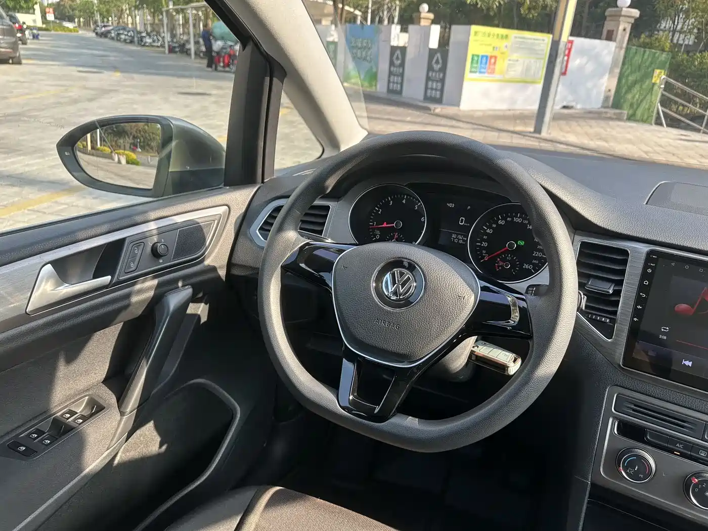 Volkswagen Golf Sportsvan 2018 1.6L Automatic Comfort фото 12