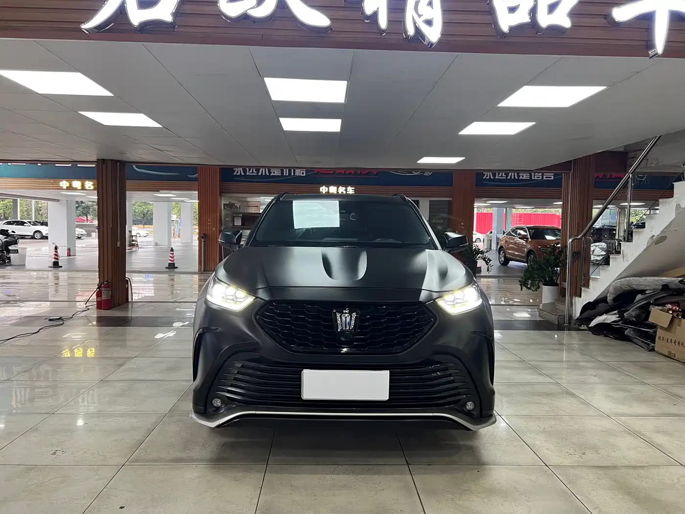 Toyota Crown Kluger 2023 2.5L HEV AWD Luxury Edition фото 2