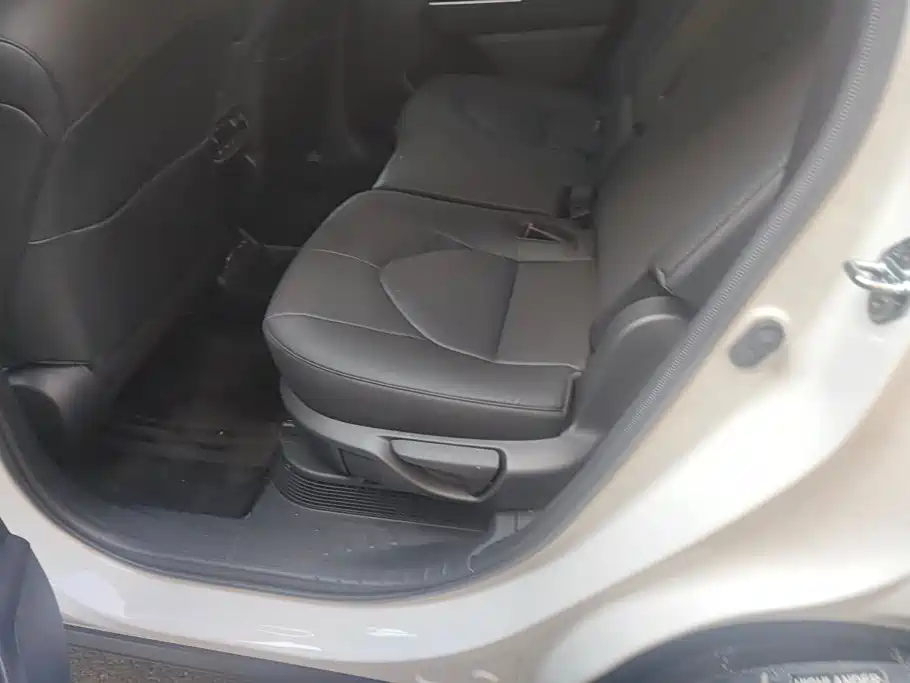Photo 11 - Toyota Highlander