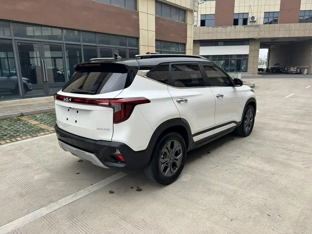 Kia Seltos 2024 2023 1.5L CVT Luxury Edition