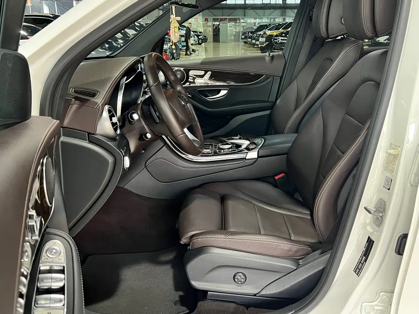 Mercedes-Benz GLC 2017 GLC 260 4MATIC Luxury фото 12