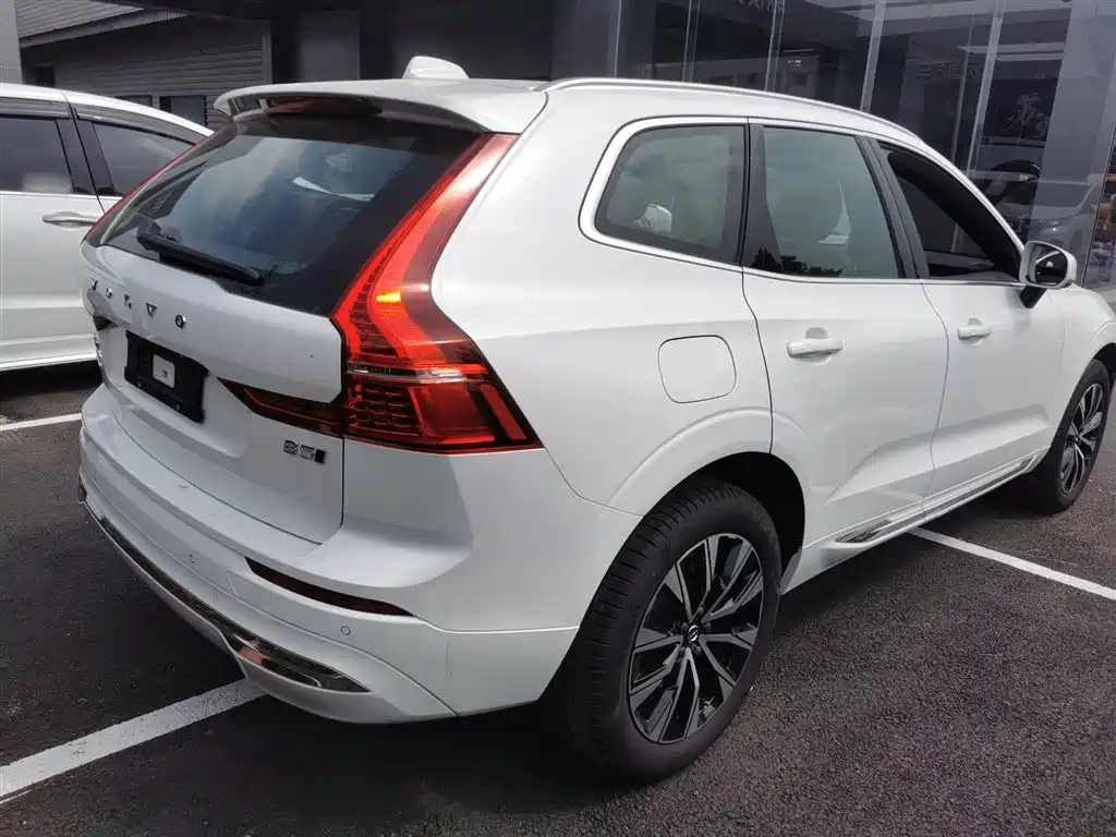 Volvo XC60 2025 2025 B5 AWD Smart Elite Luxury Edition