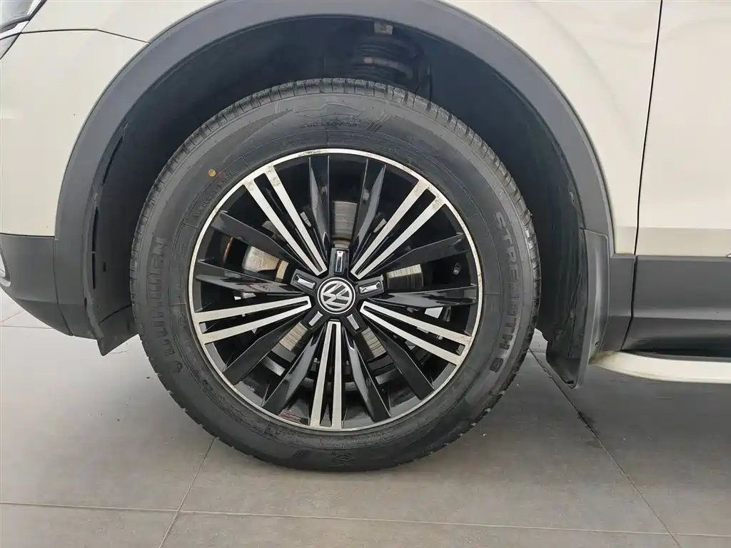 Volkswagen Tiguan L 2018 380TSI Automatic AWD Luxury Edition фото 17