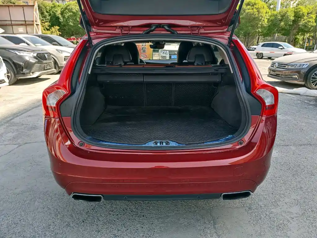 Фото 18 - Volvo V60