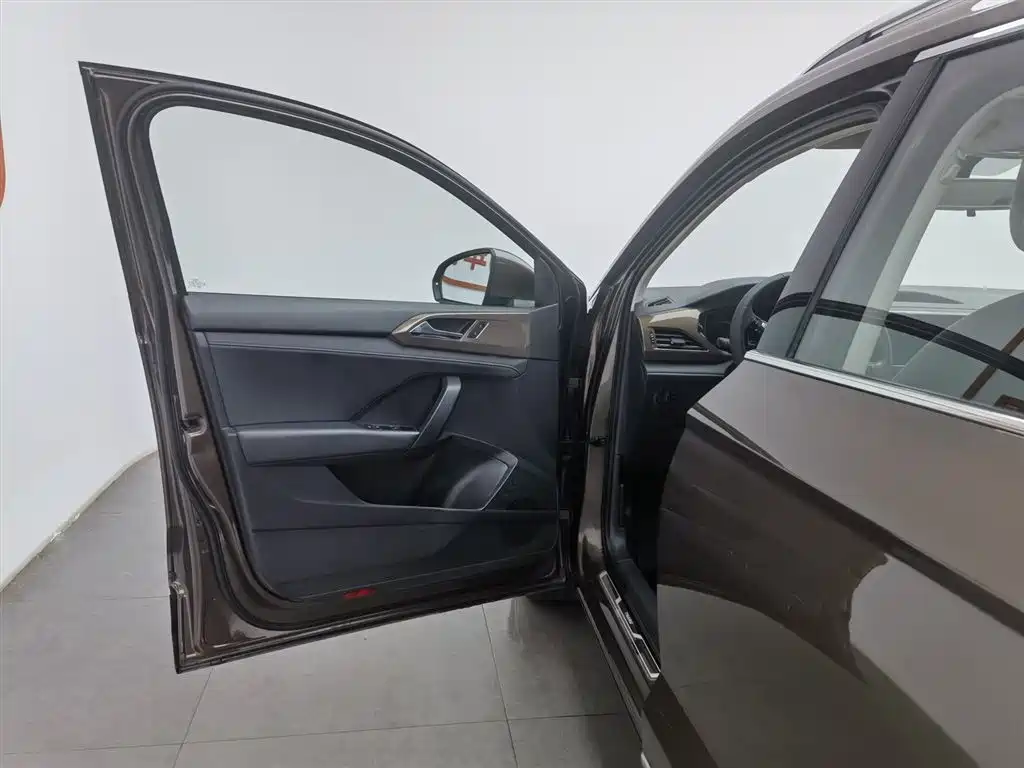 Volkswagen Tharu 2020 Facelift 330TSI 4WD Luxury PLUS Edition China VI фото 8