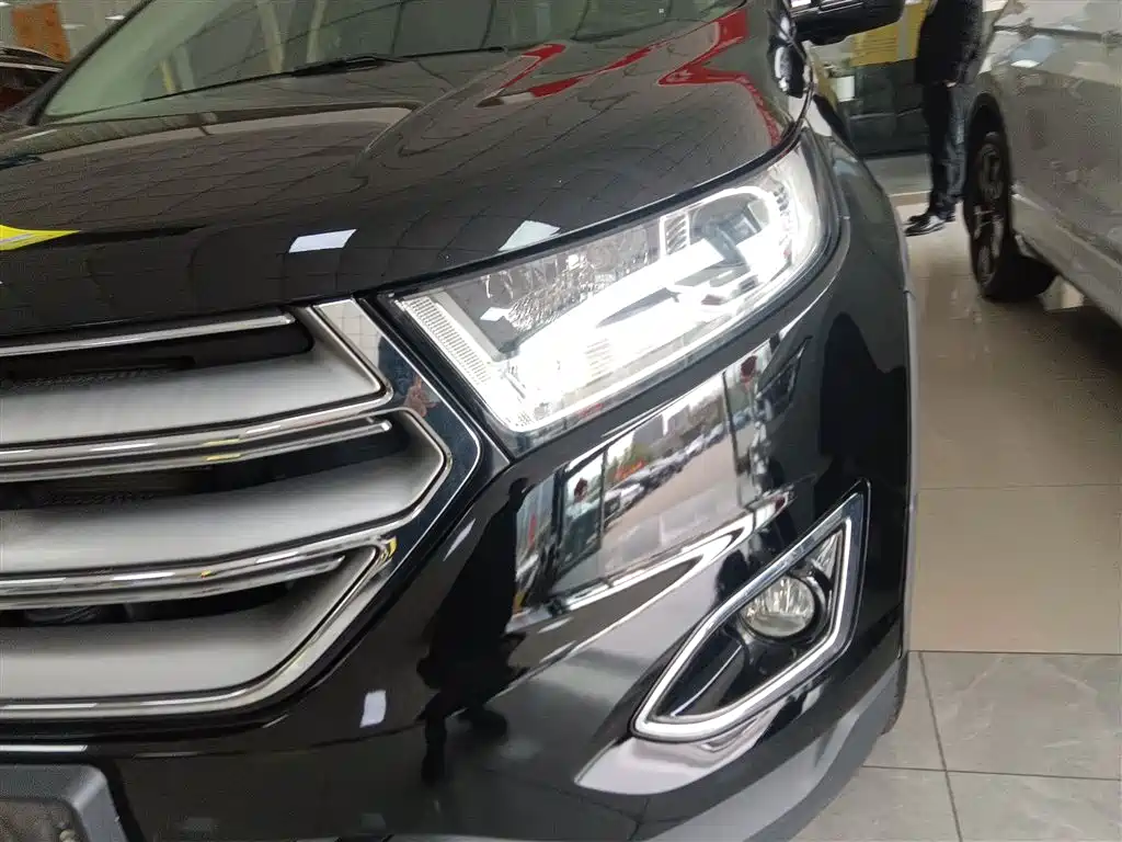 Фото 24 - Ford Edge