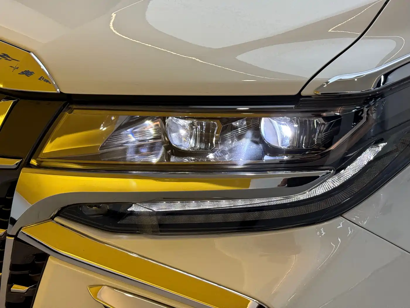 Toyota Alphard 2021 Hybrid 2.5L Premium фото 25