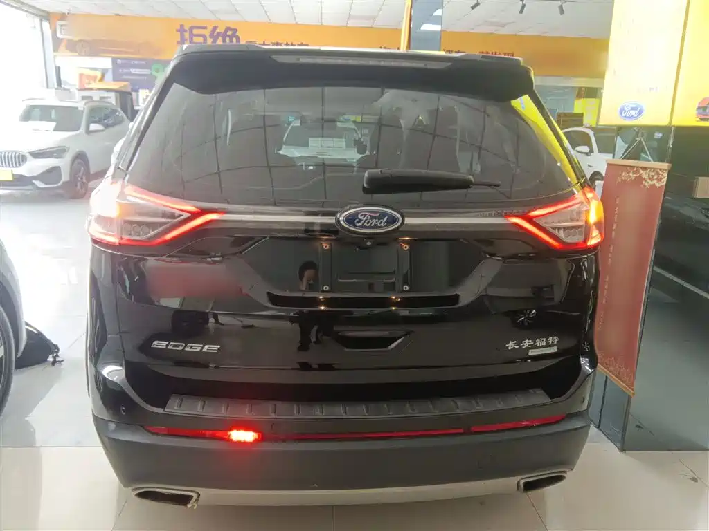 Фото 6 - Ford Edge