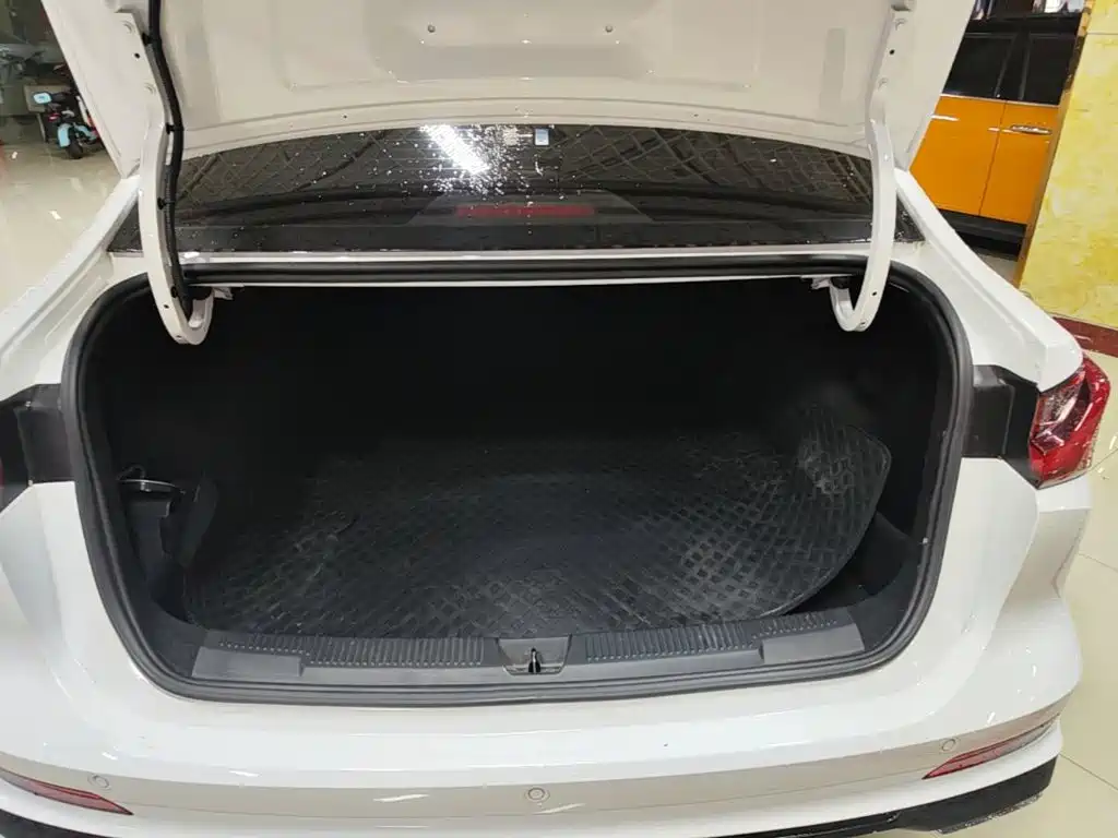 Roewe i5 2025 2023 1.5L CVT Luxury Edition