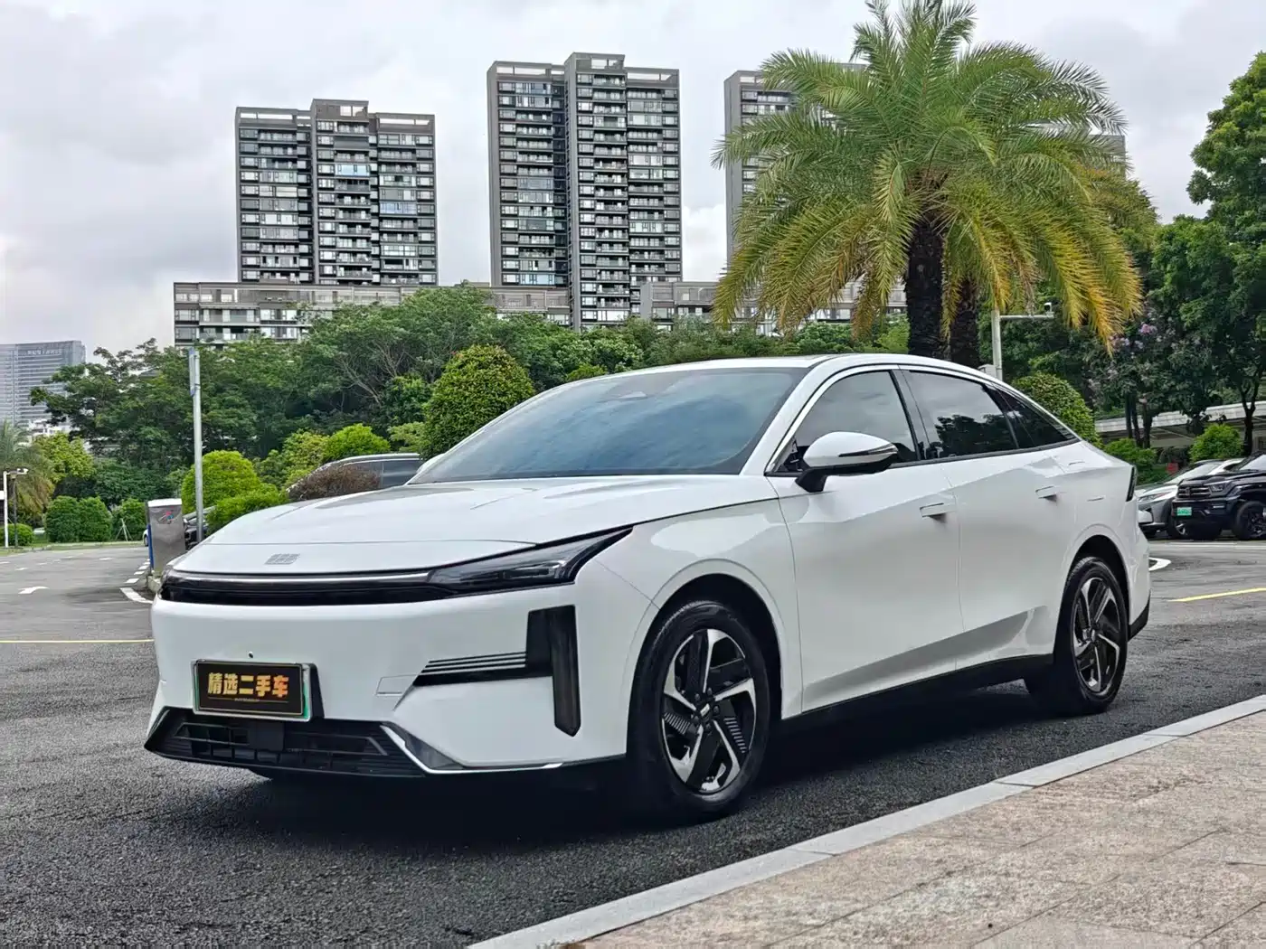 Geely Galaxy Galaxy L6 2024 125km PLUS Soaring Dragon Edition