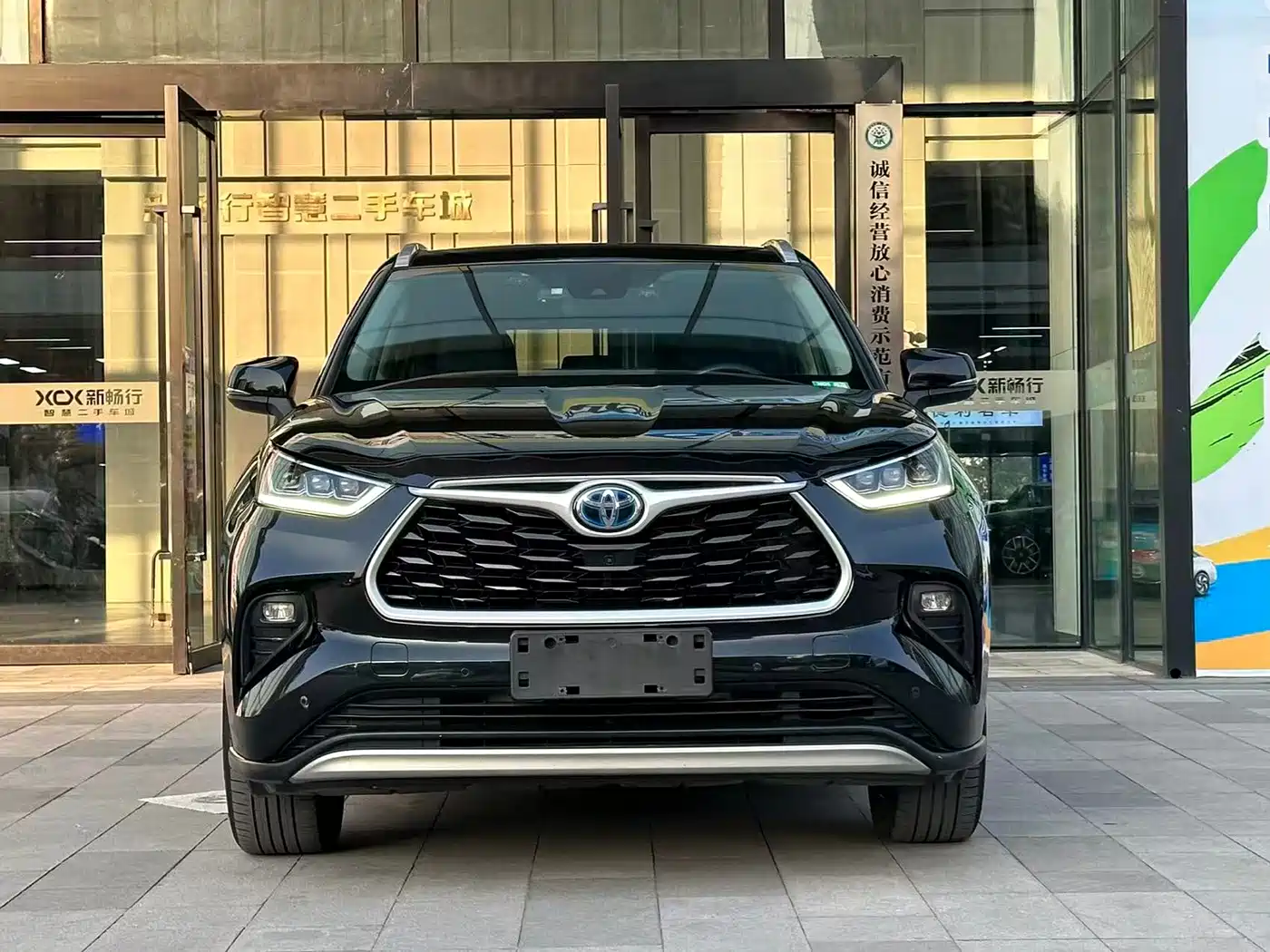 Toyota Highlander 2022 Dual Engine 2.5L 4WD Supreme Edition 7-Seater фото 5