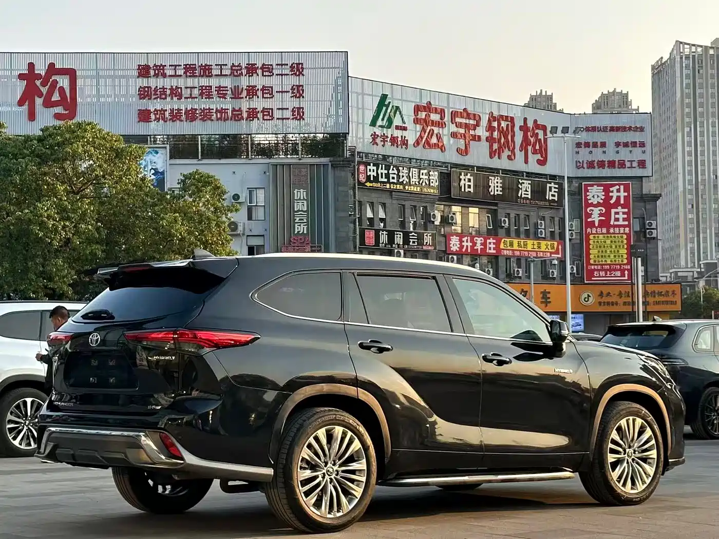 Toyota Highlander 2022 Dual Engine 2.5L 4WD Supreme Edition 7-Seater фото 14
