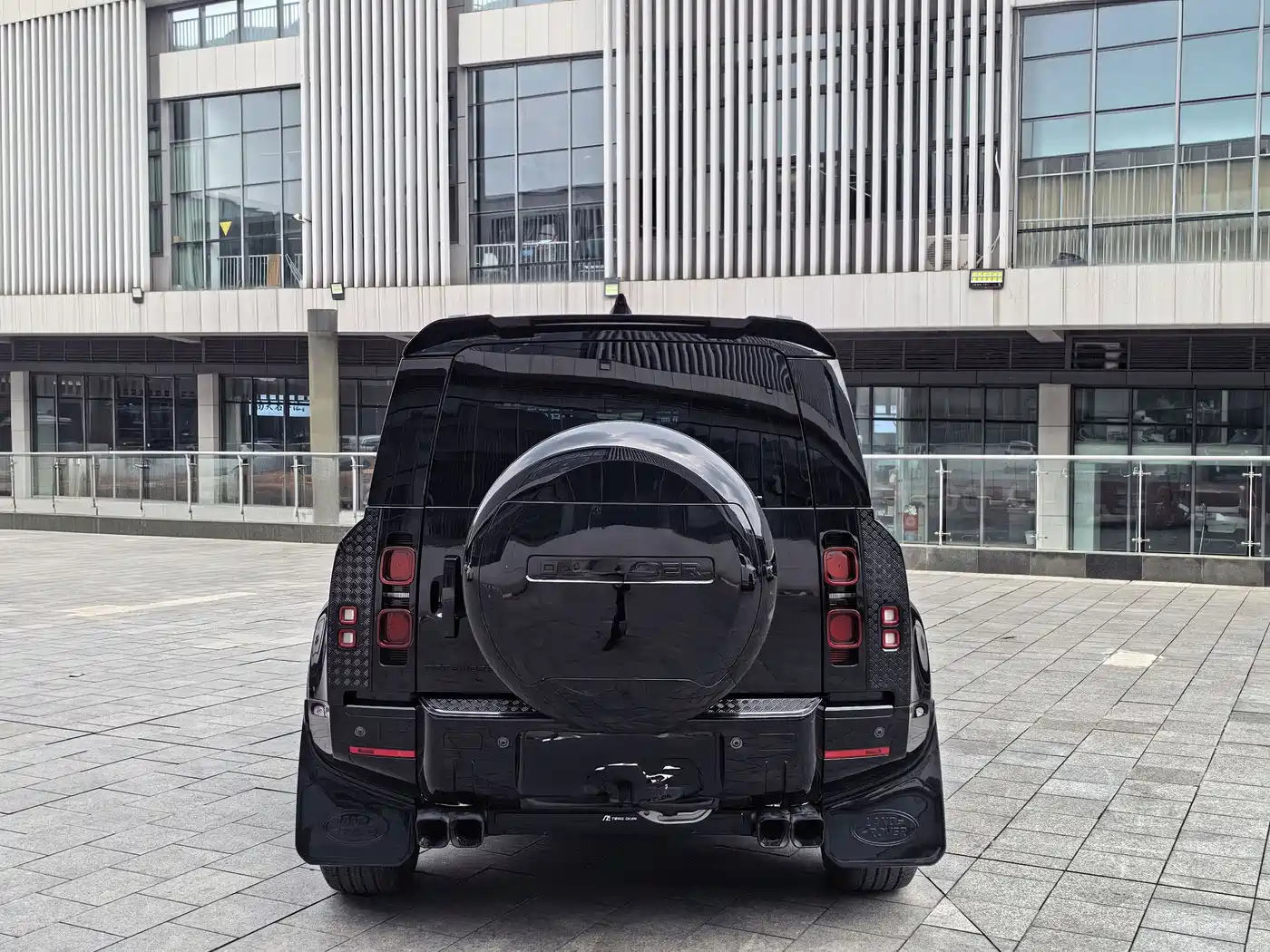 Фото 19 - Land Rover Defender