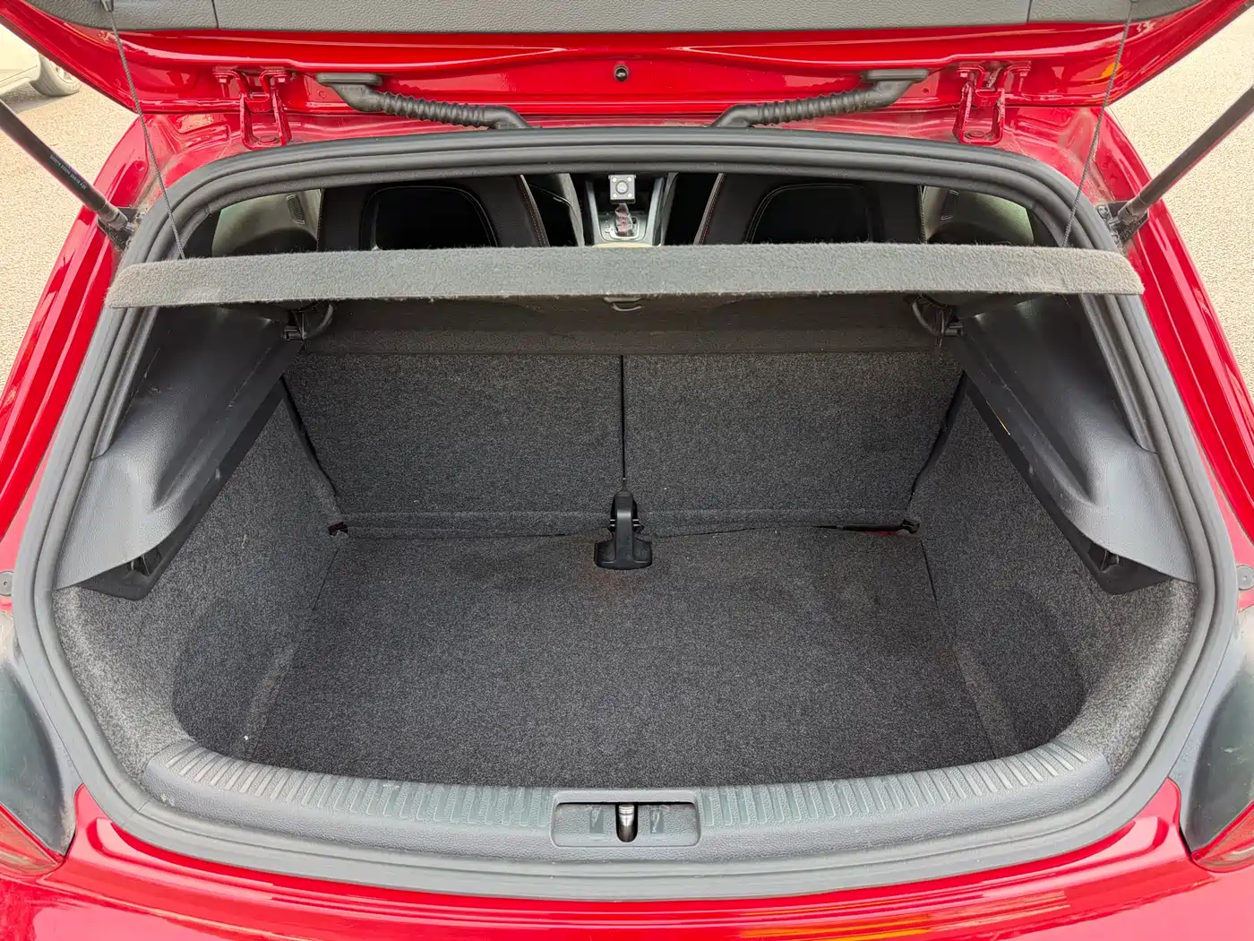 Volkswagen Scirocco 2011 2.0TSI Luxury фото 9