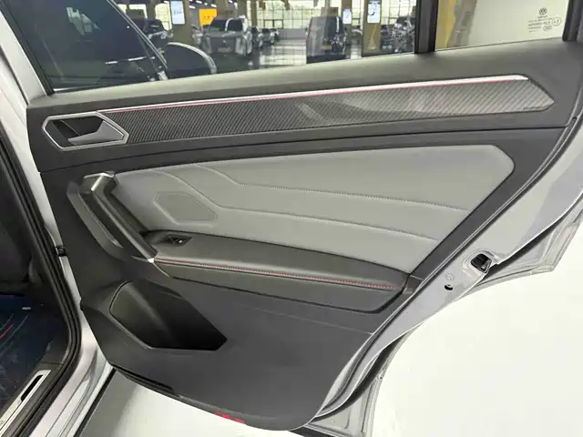 Volkswagen Tiguan L 2022 330TSI Automatic 2WD R-Line Flagship Edition — фото 5