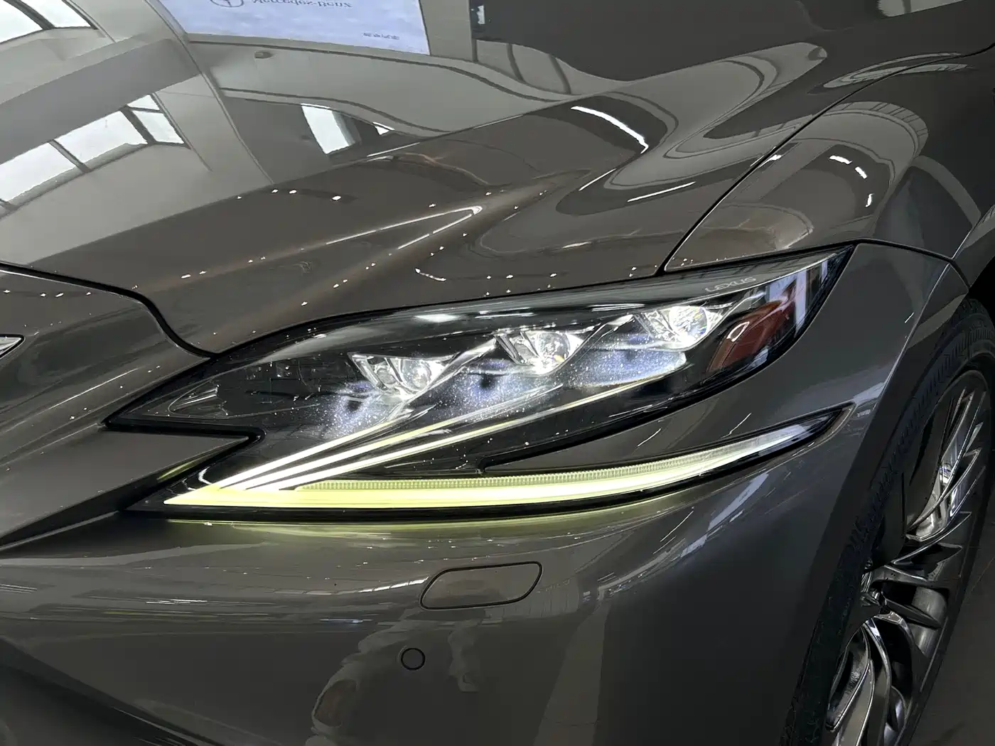 Фото 34 - Lexus LS