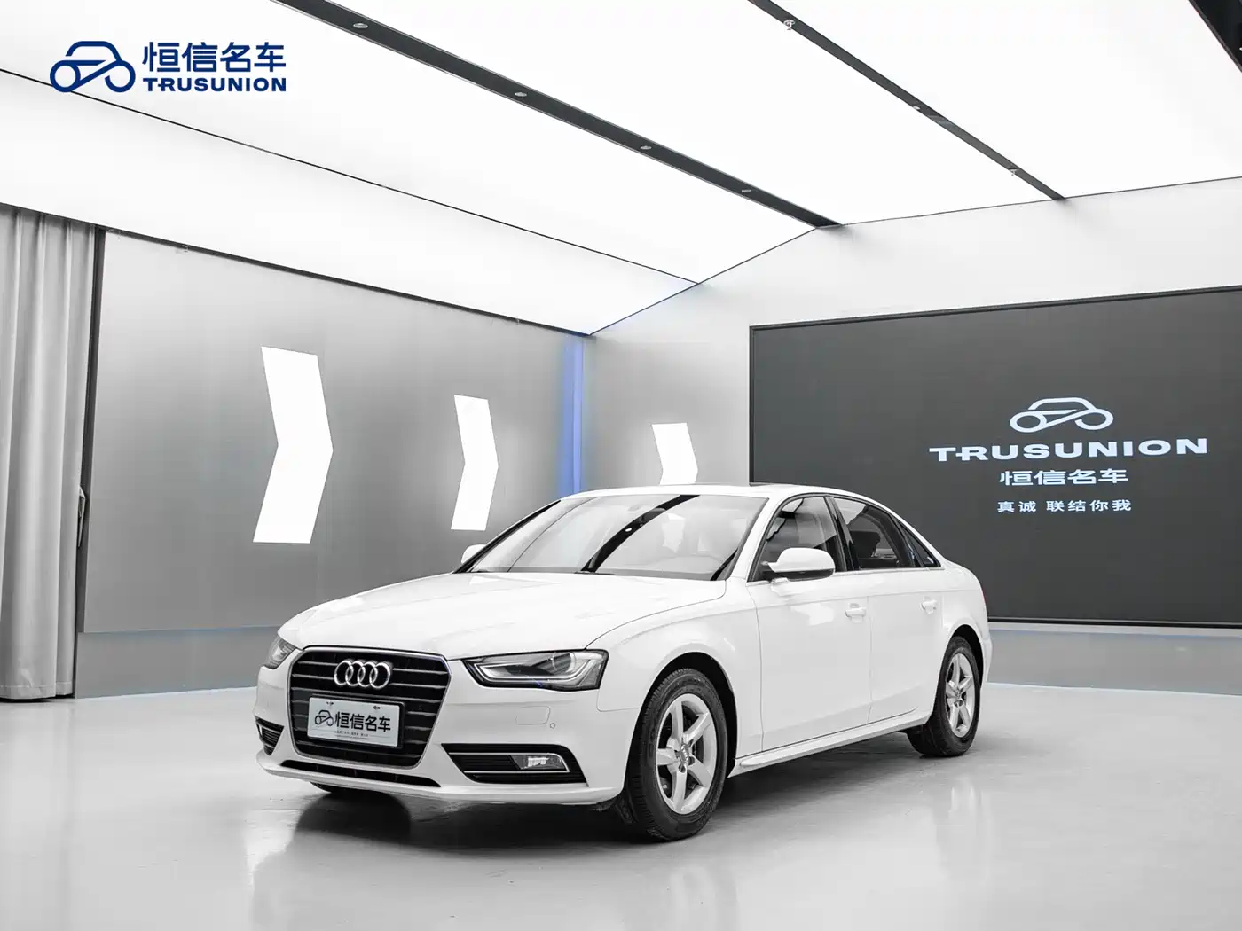 Audi A4L 2013 35 TFSI Automatic Standard фото 3