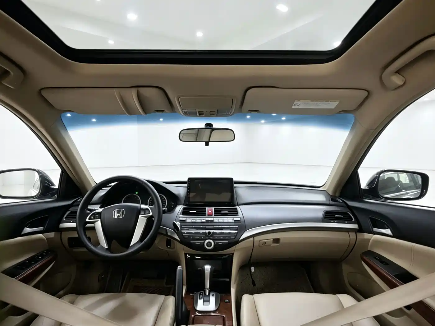 Фото 4 - Honda Accord