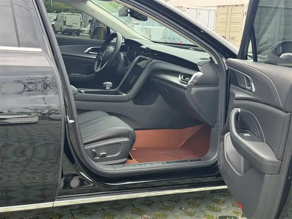 Hongqi H5 2024 2.0T Automatic Smart Connect Flag Smooth Edition фото 21