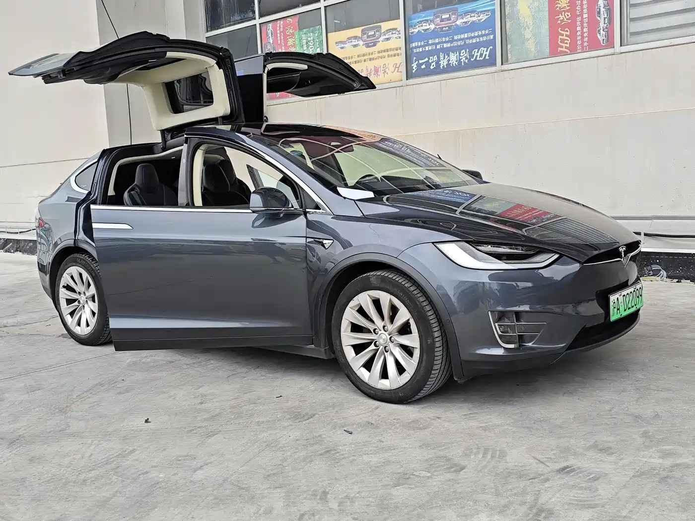 TESLA MODEL X
