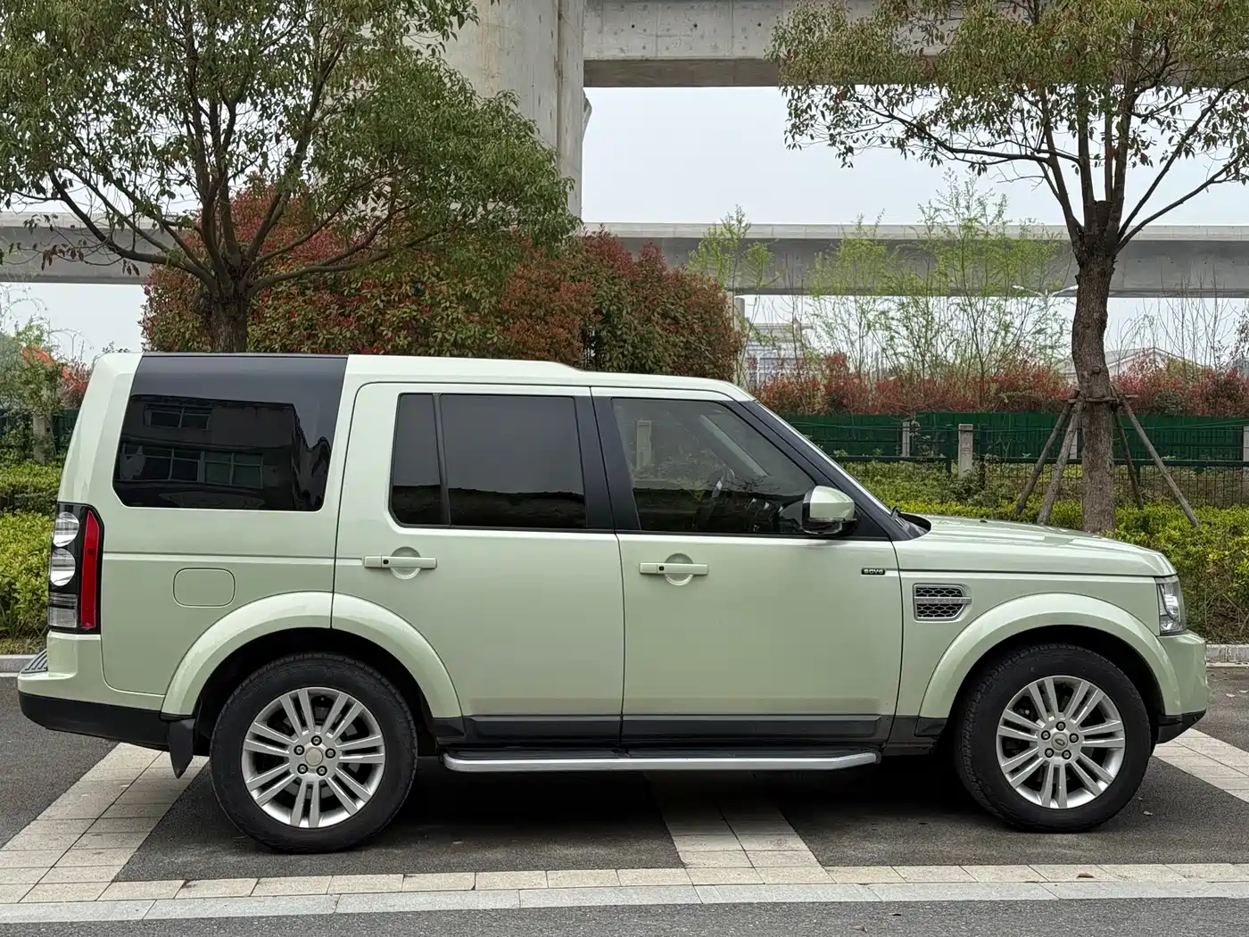 Land Rover Discovery 2014 3.0 SC V6 HSE Luxury фото 7
