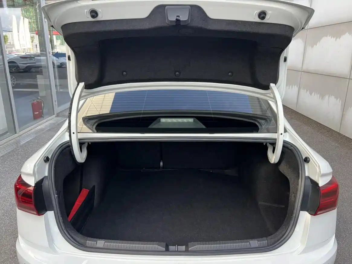 VOLKSWAGEN BORA PURE ELECTRIC