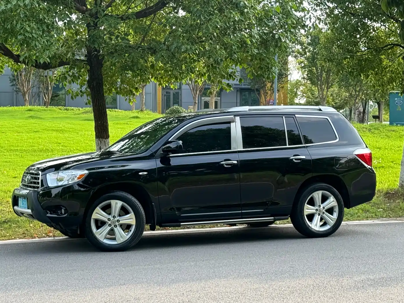 Photo 4 - Toyota Highlander