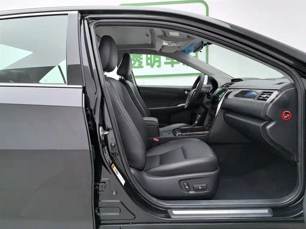 Toyota Camry 2016 2.0G 10th Anniversary Leading Edition фото 23