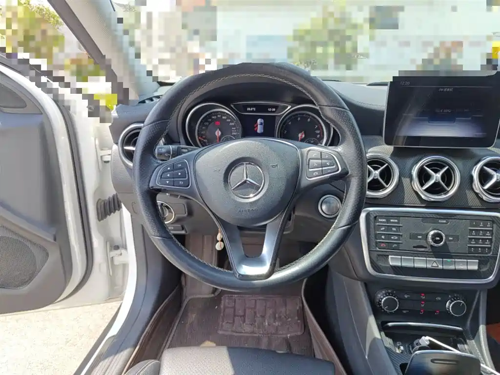 Mercedes-Benz GLA 2018 GLA 200 Fashion фото 3