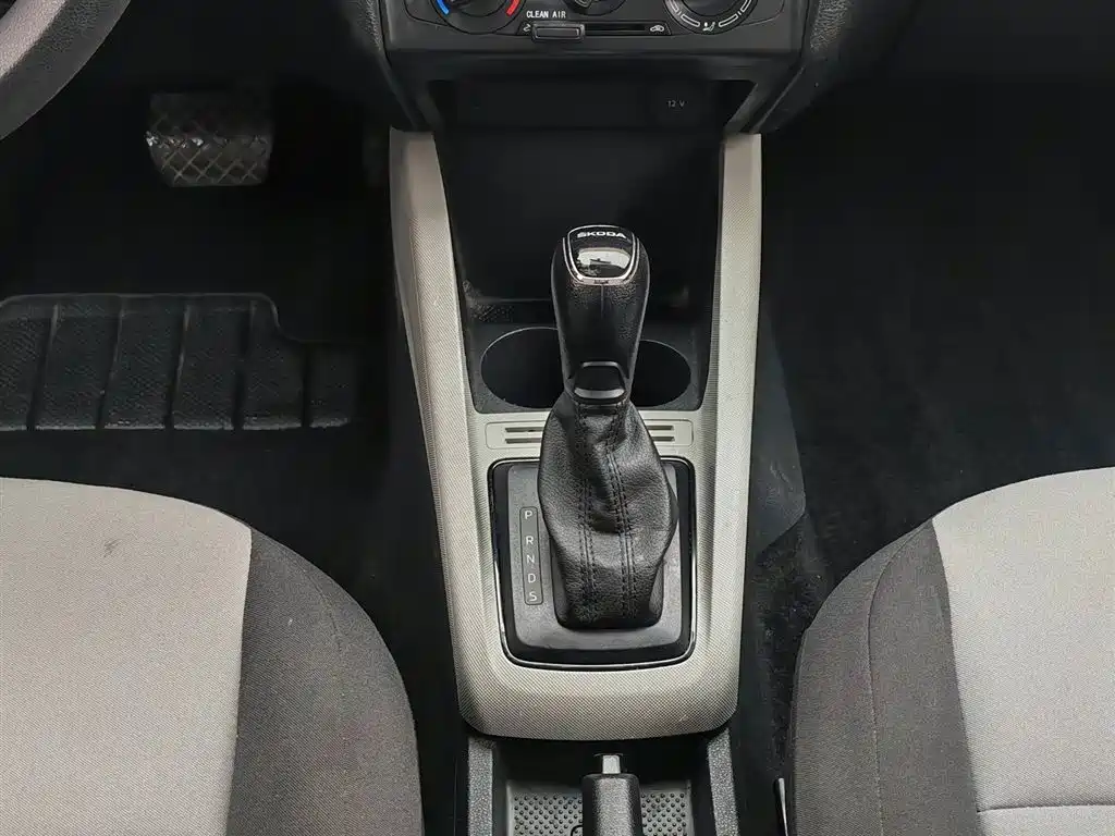 Škoda Fabia 2017 1.4L Auto Car Enjoy Edition фото 13