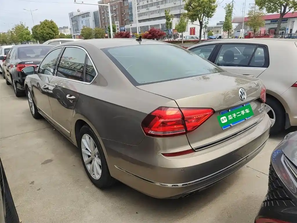 Volkswagen Passat 2016 330TSI DSG Executive Edition фото 23