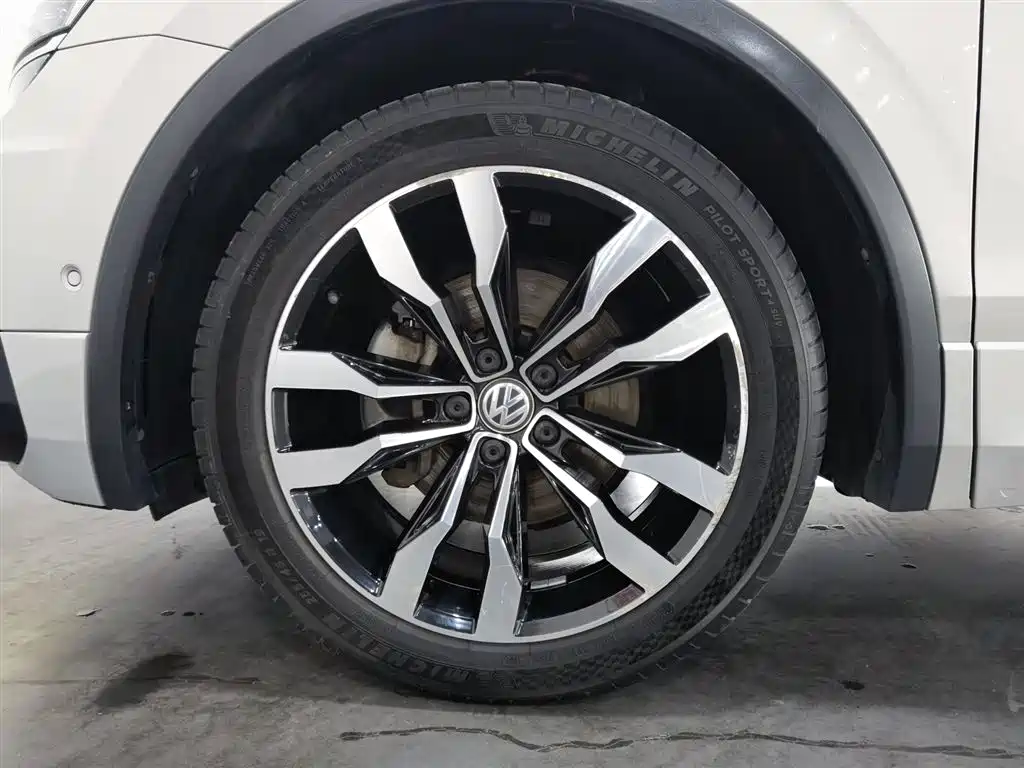 Volkswagen Tiguan L 2020 330TSI Auto 2WD R-Line Flagship China VI фото 17