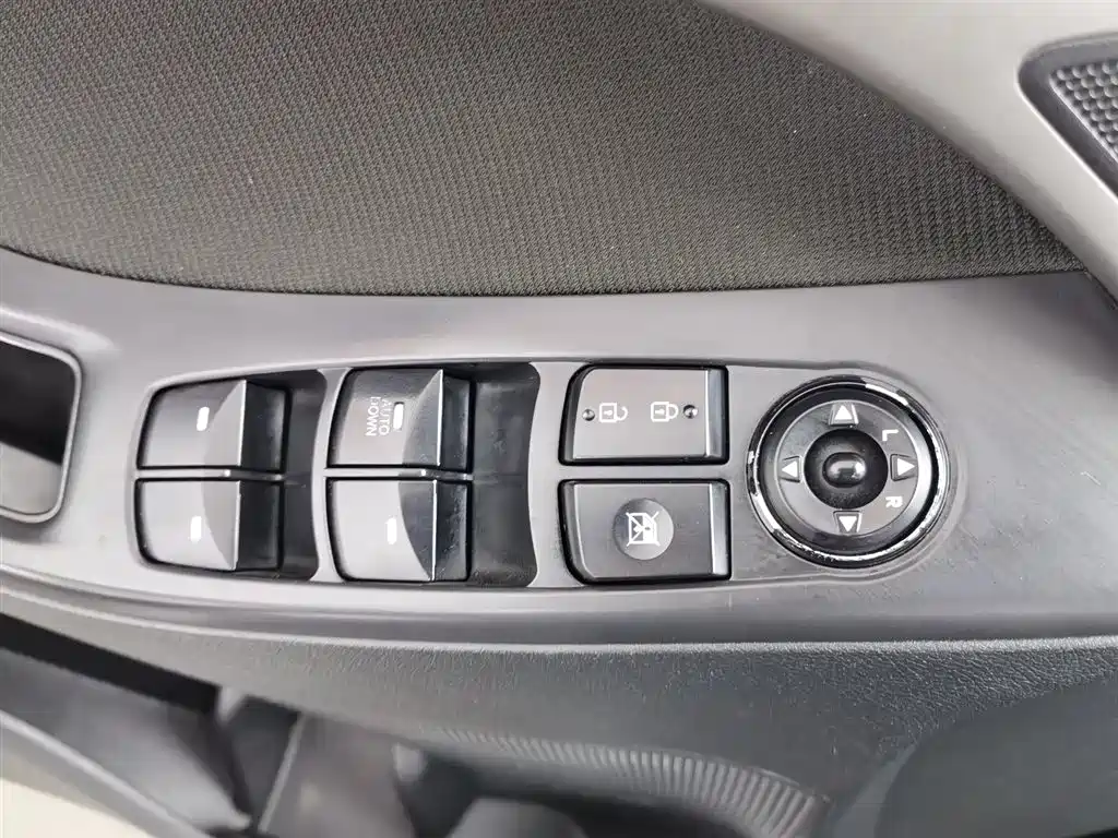 Hyundai Langdong 2012 1.6L Automatic Fashion фото 9