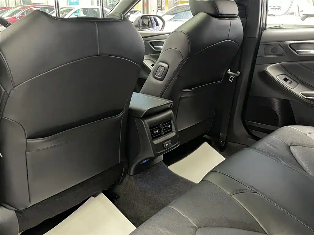 Toyota Avalon 2022 2.0L Luxury Edition фото 21