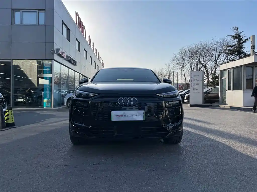 AUDI Q6L SPORTBACK E TRON